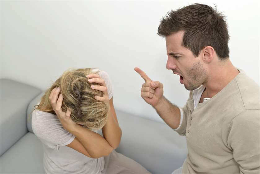 Chồng ghen tuông, dấu hiệu cảnh báo mối quan hệ độc hại 37 ghen