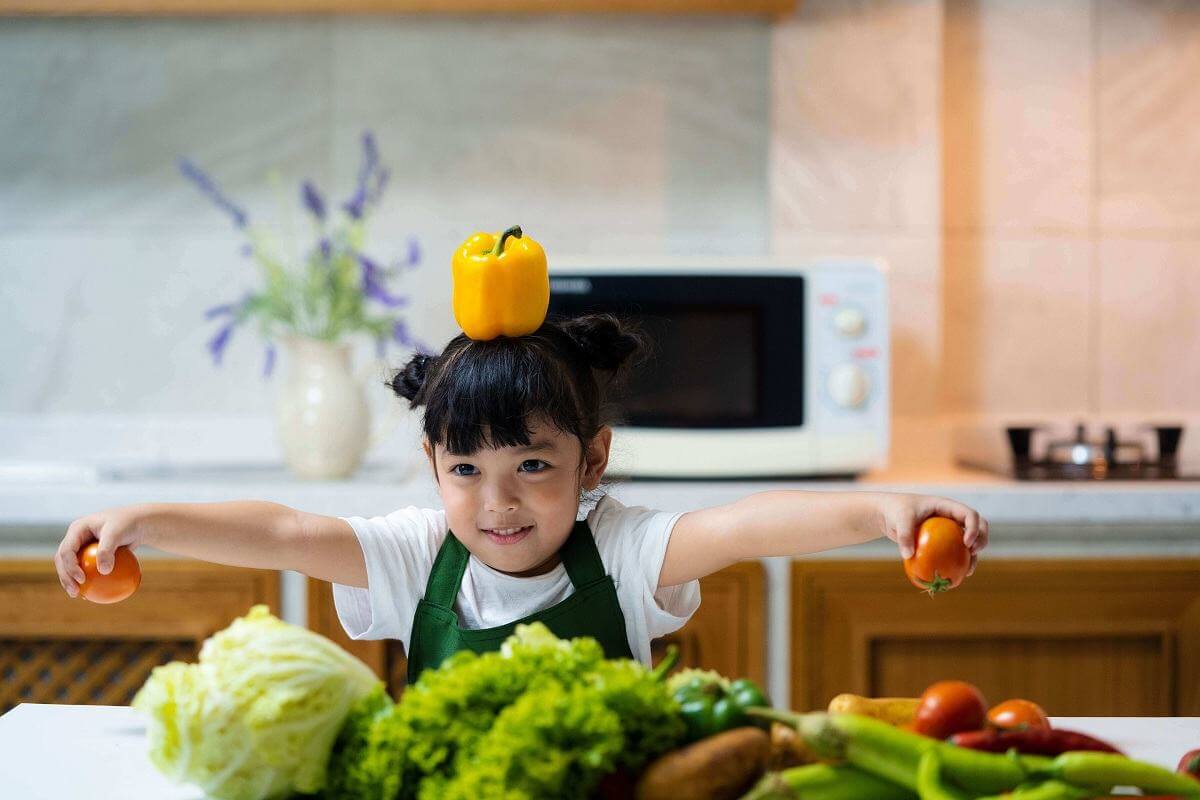 Mẹo nuôi con xinh đẹp ngay từ nhỏ, mẹ có con gái không nên bỏ qua 43 bé ăn rau