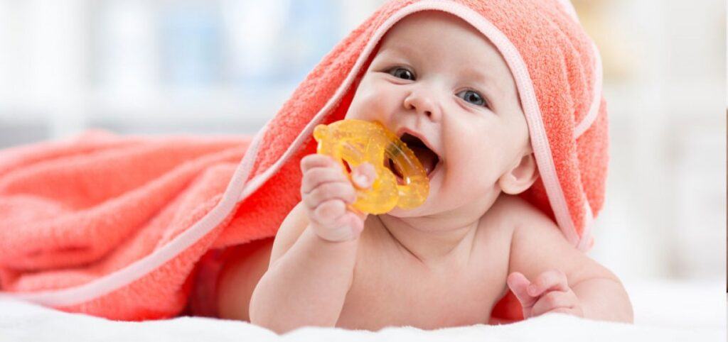 Sự phát triển của trẻ trong 3 tháng đầu đời 4