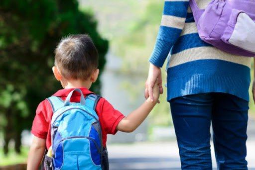 Phương tiện an toàn đưa bé đến trường 3