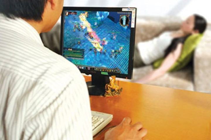 Khi chồng mê chơi game 11