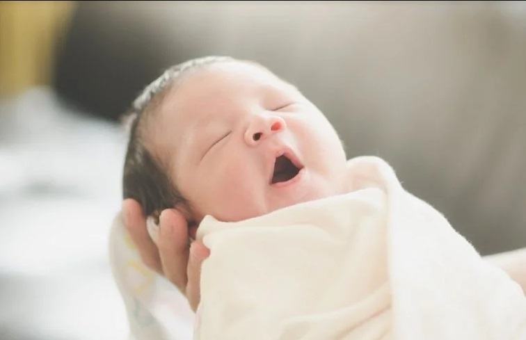 Con so về nhà mẹ 3