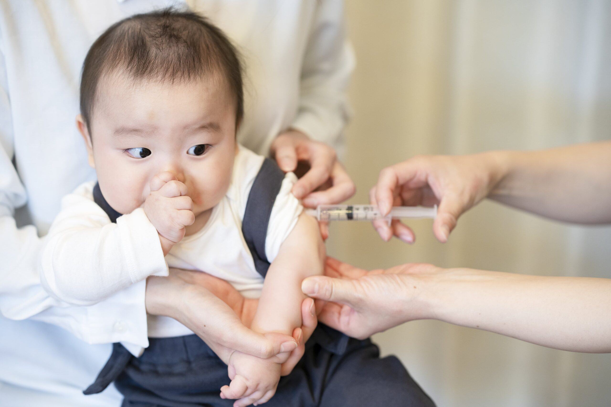 bé không bị sốt sau tiêm