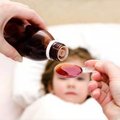 Nên cho con uống thuốc ngay hay để con tự đề kháng? 3