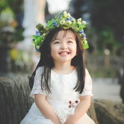 Nụ cười hồn nhiên của "thiên sứ áo trắng" 3 tuổi gây sốt cộng đồng mạng 14