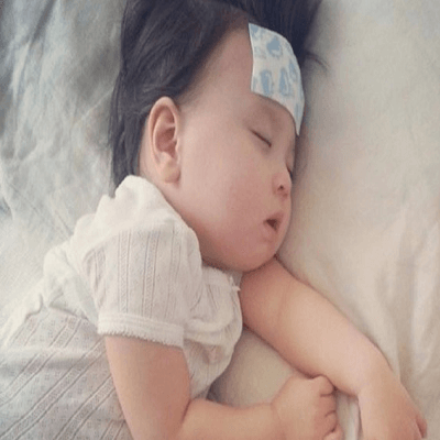 Hạ sốt cho bé, mẹ đừng phạm phải 2 sai lầm này nhé! 4