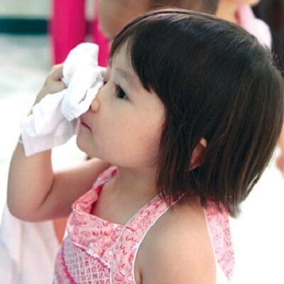 Mẹo trị đau mắt đỏ cho con khi dịch đau mắt đỏ năm nay vào mùa sớm 3