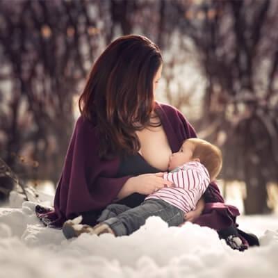 Khoảnh khắc mẹ cho con bú hiện lên sống động qua ống kính nhiếp ảnh 3