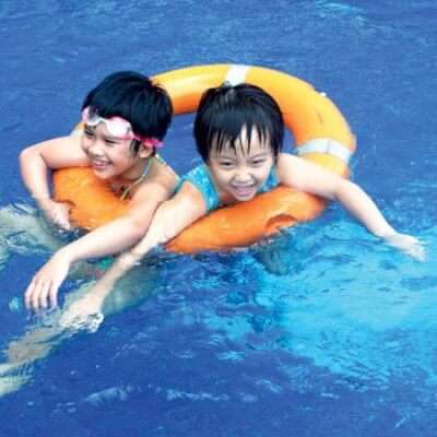 Trẻ quá nhỏ học bơi tiềm ẩn nhiều rủi ro 5