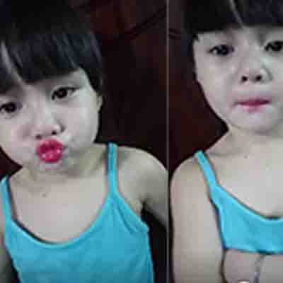 Cô bé tô môi son đỏ choét để được bà ngoại... khen đẹp 3