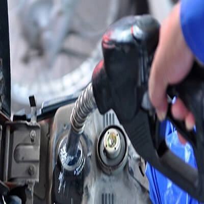 Vì sao bạn không nên yêu cầu "đổ xăng đầy bình"? 6