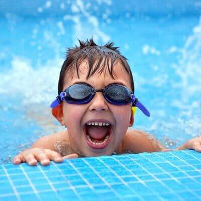7 điều mẹ cần nhớ khi cho con đi bơi hè này 3
