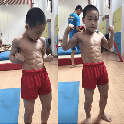 Trung Quốc: Cậu bé 7 tuổi sở hữu thân hình lực sĩ 5