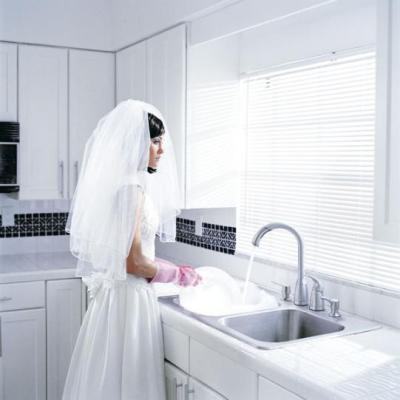 Con dâu khốn khổ vì mẹ chồng không cho ra riêng 3