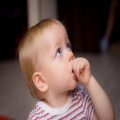 Mách mẹ một vài cách "cai" tật mút tay của bé 6