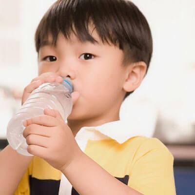 Tác hại khôn lường của việc uống nước không đúng cách 3