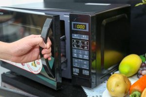 thức ăn thừa trong tủ lạnh