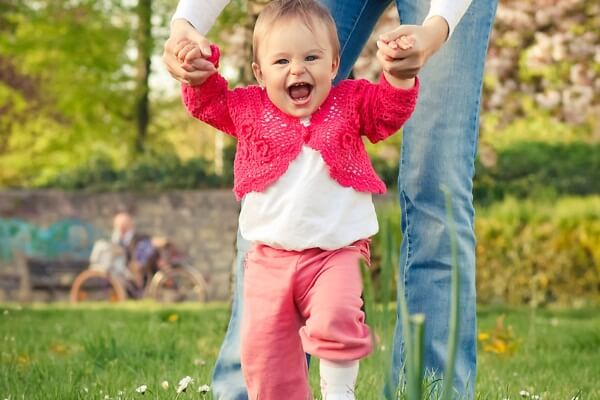 4 mẹo nhỏ để bé mới tập đi luôn được an toàn 9