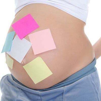 Bí quyết giảm đưng lưng hiệu quả cho bầu nơi công sở 5