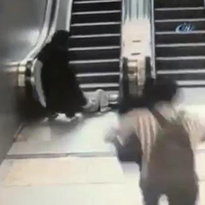 Khoảnh khắc kinh hoàng mang tên thang cuốn 3