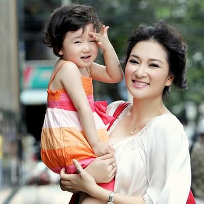 5 bà mẹ đơn thân hút mắt nhất showbiz Việt 13