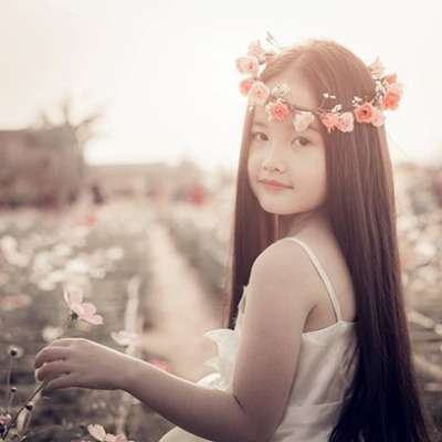 Vẻ đẹp "hút hồn" của cô bé Hà Nội 6 tuổi 7
