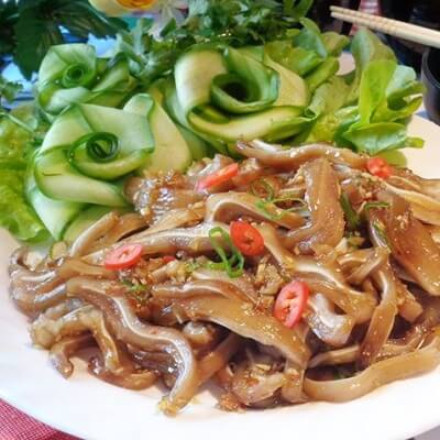 Tai heo xào sả cho ông xã lai rai 7
