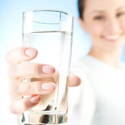 6 cách giúp bạn uống đủ nước trong ngày nóng 3