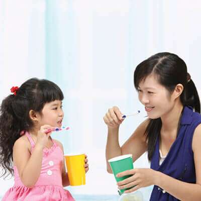 Bé cưng, đánh răng cùng mẹ nhé! 4