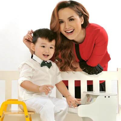 Hoa hậu Diễm Hương, bà mẹ chỉn chu của showbiz Việt 9
