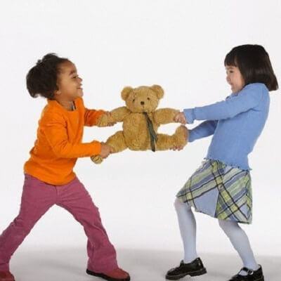 Mẹ phải làm sao dạy con biết nhường nhịn đây? 3