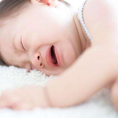 8 lý do khiến bé khóc 3