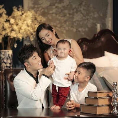 Ưng Hoàng Phúc: Cuộc sống “đảo lộn” từ khi lên chức bố 12