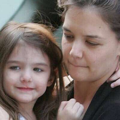 Katie Holmes bị chỉ trích là "bà mẹ tồi tệ" 4