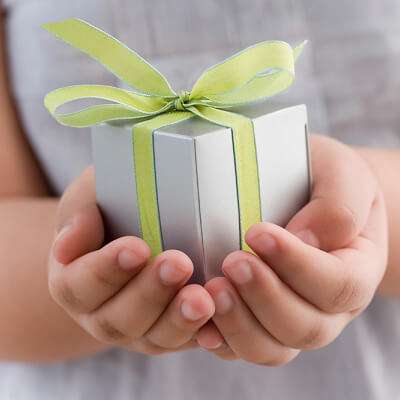 Dạy con cách tặng quà ý nghĩa 9