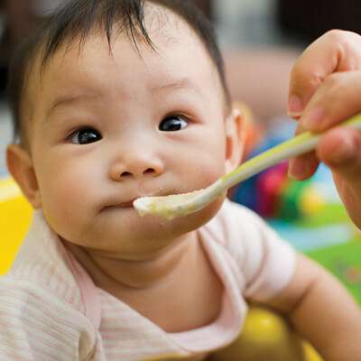 Tập cho bé ăn dặm 3
