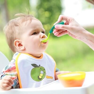 Mẹo giúp mẹ cho bé ăn dặm không bao giờ bị hóc 3