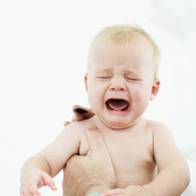 Mách mẹ 11 cách đơn giản dỗ bé yêu nín khóc 9