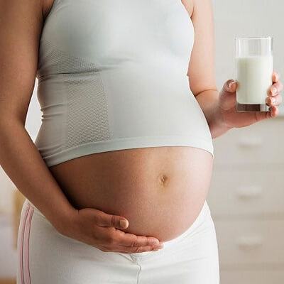 Mẹ bầu ở tam cá nguyệt đầu tiên đừng quên 4 loại sữa này 3