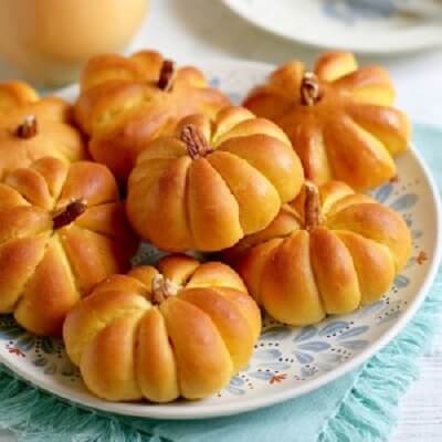 Cách làm bánh mì bí đỏ cho bé ấm bụng khi đến trường 3