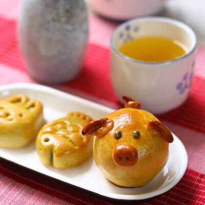 Cách làm bánh Trung Thu hình heo ngộ nghĩnh cho bé 10
