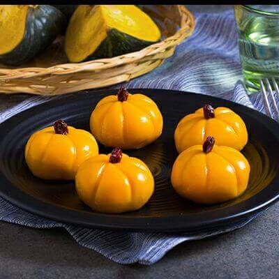 Cùng bé đón Halloween với bánh mochi bí đỏ thơm nức 13