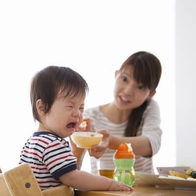 Ngậm thức ăn trong miệng quá lâu có vấn đề gì đến răng, nướu của con không? 2