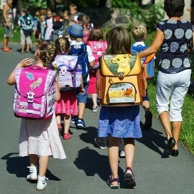 "Hôm nay con học thế nào?" - câu vô nghĩa bố mẹ hỏi trẻ khi tan trường 4