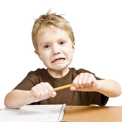 Bé còn nhỏ mà hung dữ quá, phải làm sao đây? 2