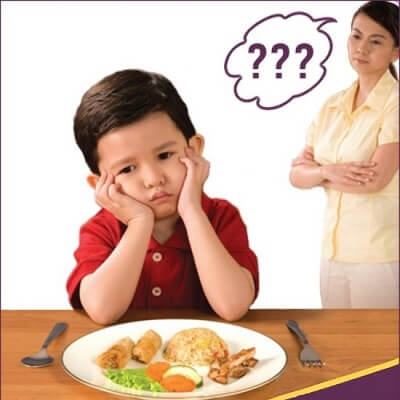 Những mẹo hay giúp mẹ không phải “vật lộn” với bé khi ăn 4