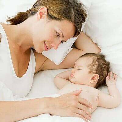 Có nên đánh thức con dậy để cho bú? 3