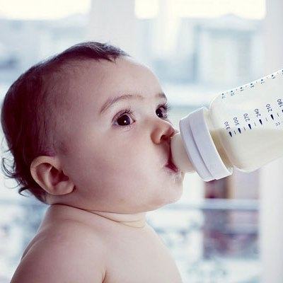 WHO quy định cách pha sữa công thức chuẩn cho bé thế nào? 8