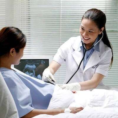 Các bệnh mẹ bầu có thể lây sang con trong thai kỳ 3