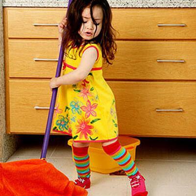 Hãy để các con làm việc nhà từ bé 3